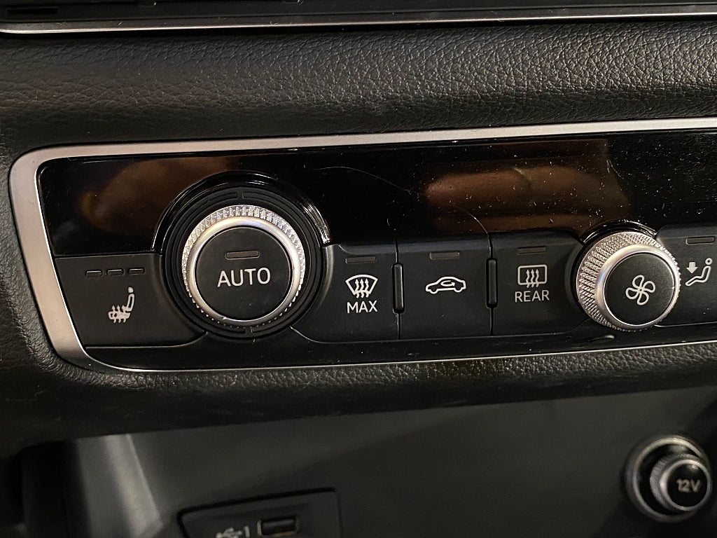 Car Image car-174319-365320ec88b2a9616e5d1d3eabee95bb