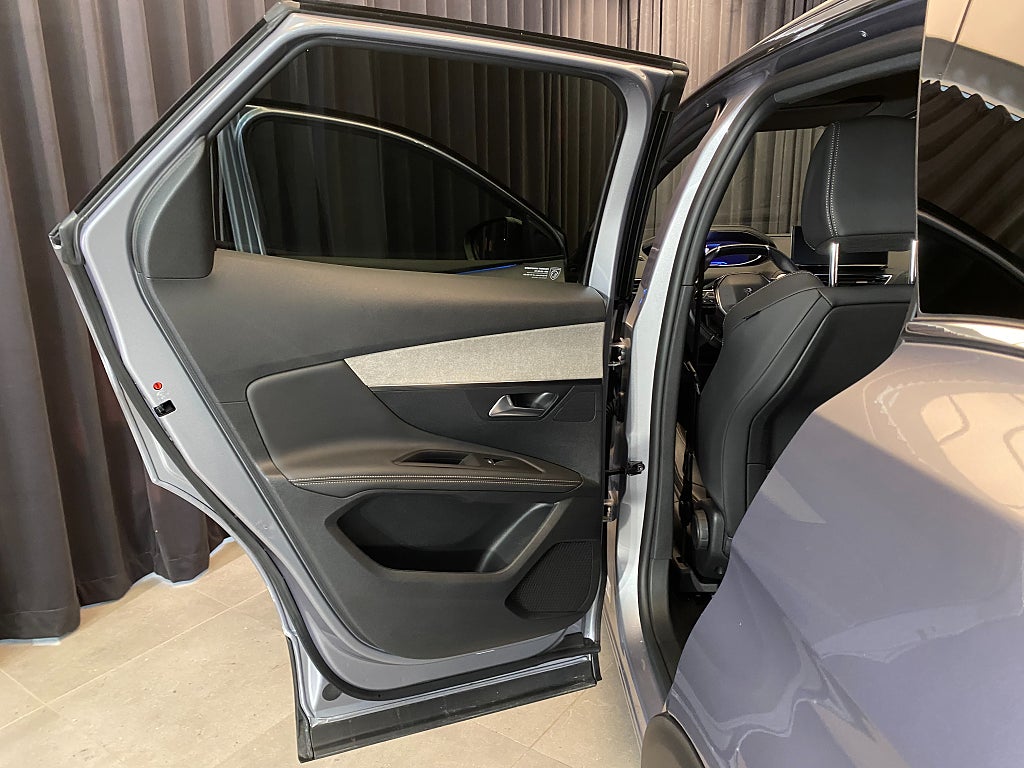 Car Image car-175599-fcfb1490dd5cfff3eb2e99fe3d82bb23