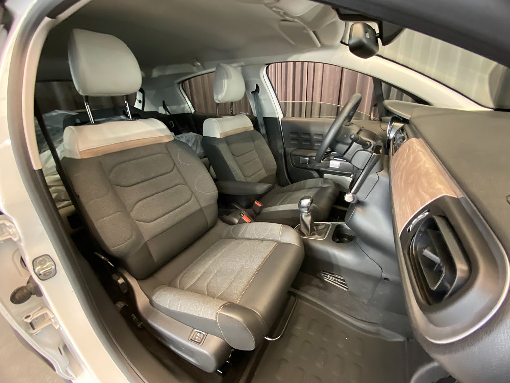 Car Image car-175609-8f016174e6f40e1bfb11f31ba86e3ed6