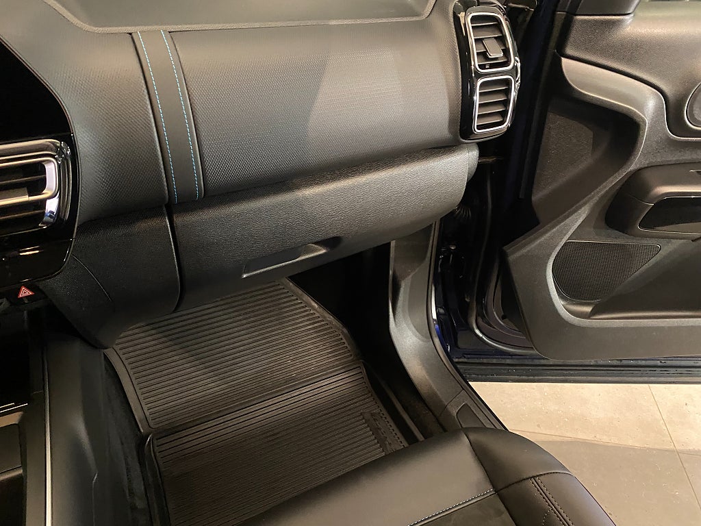 Car Image car-177282-26b991926cf51828c4054e1a8109e463