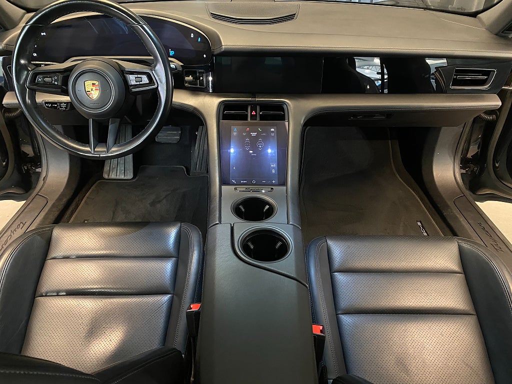 Car Image car-178071-8ec17a2909f422f7e170ec732cf35875