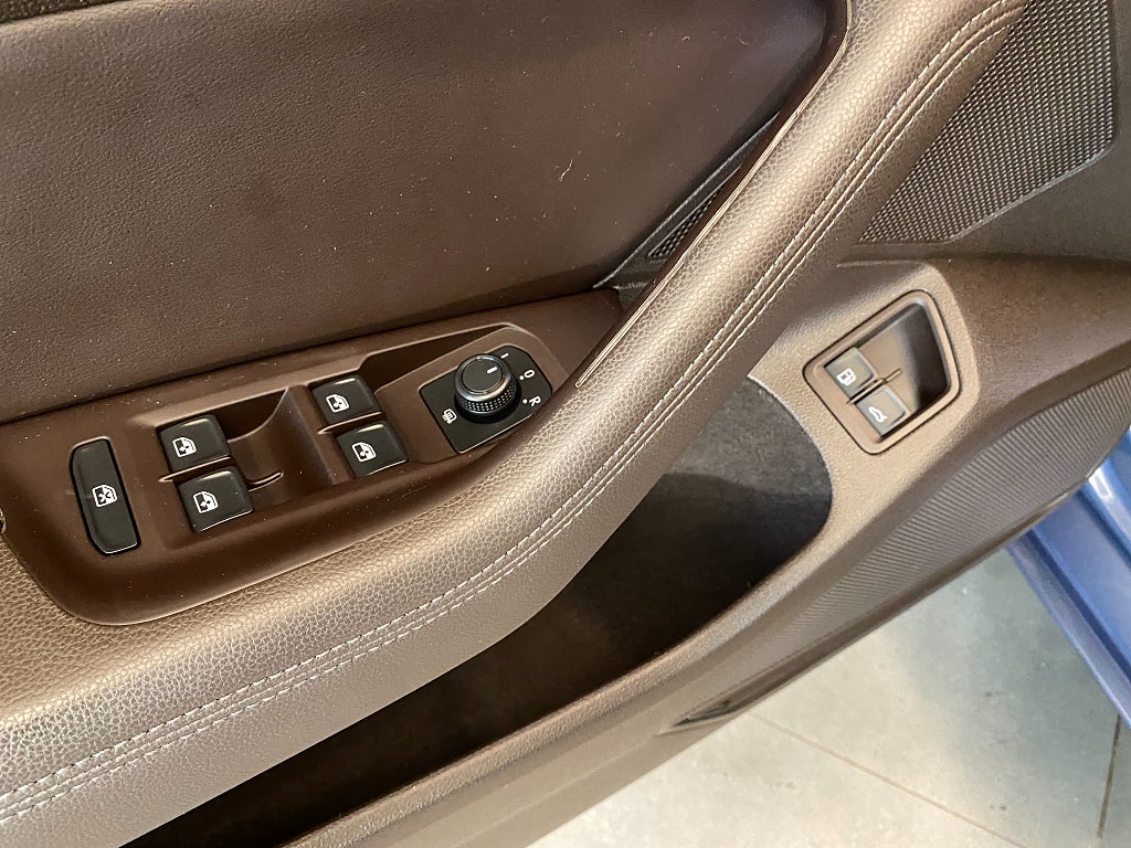 Car Image car-178369-9599b540d08eb073dc536f0a295bb6ac