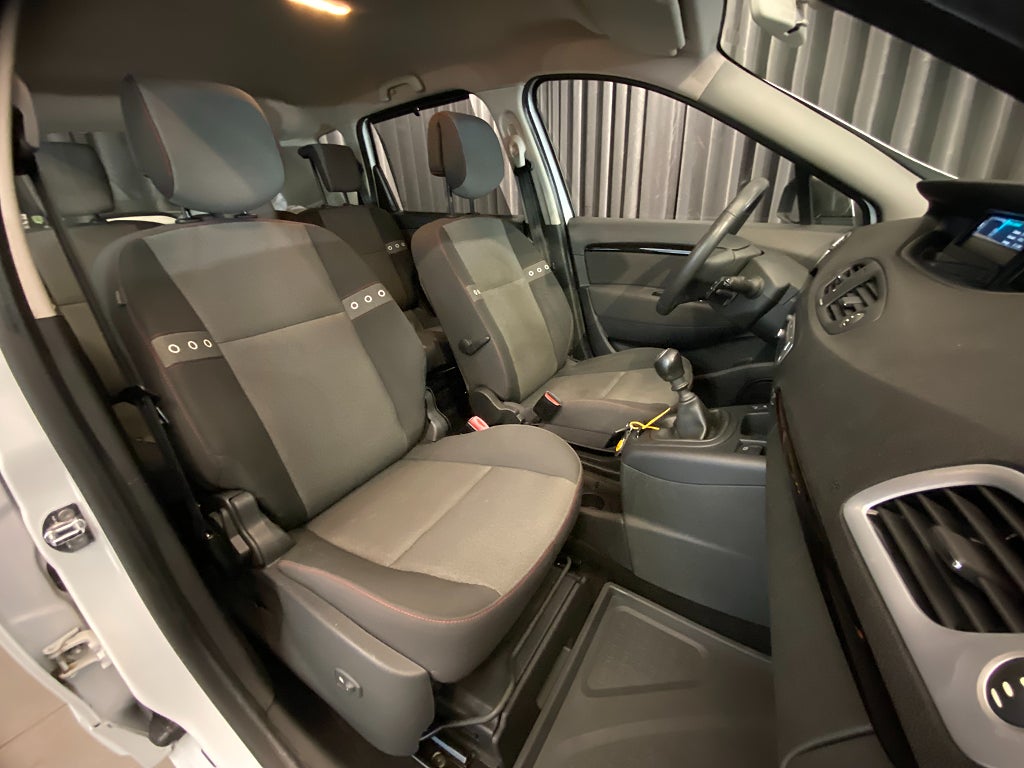 Car Image car-179367-07d08e4eee0f4c768c86b41e8589213b