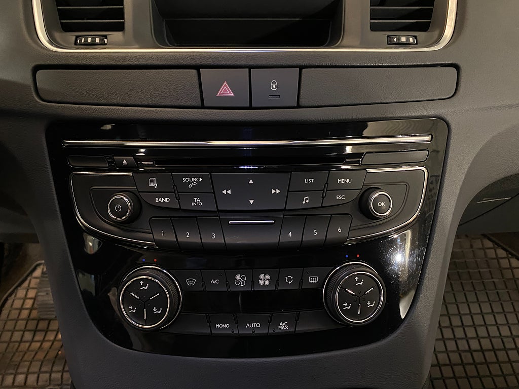 Car Image car-180384-06fc66342cf7ab2d8b4d52b495e178bd