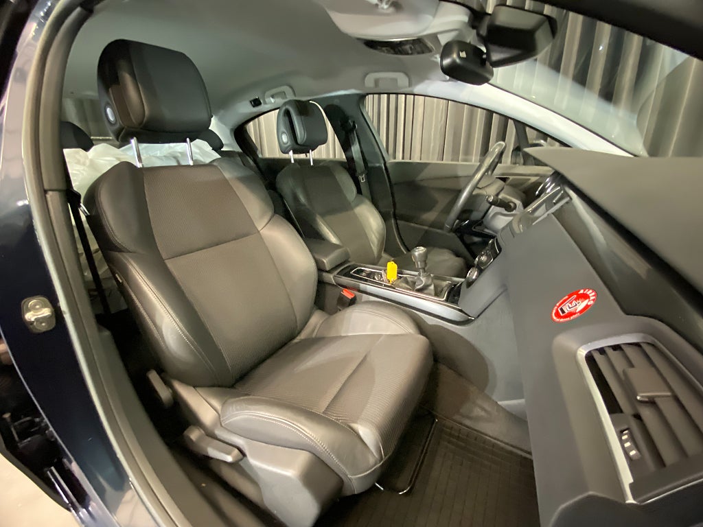 Car Image car-180384-ce224976f434cce452faddafbafbf58f