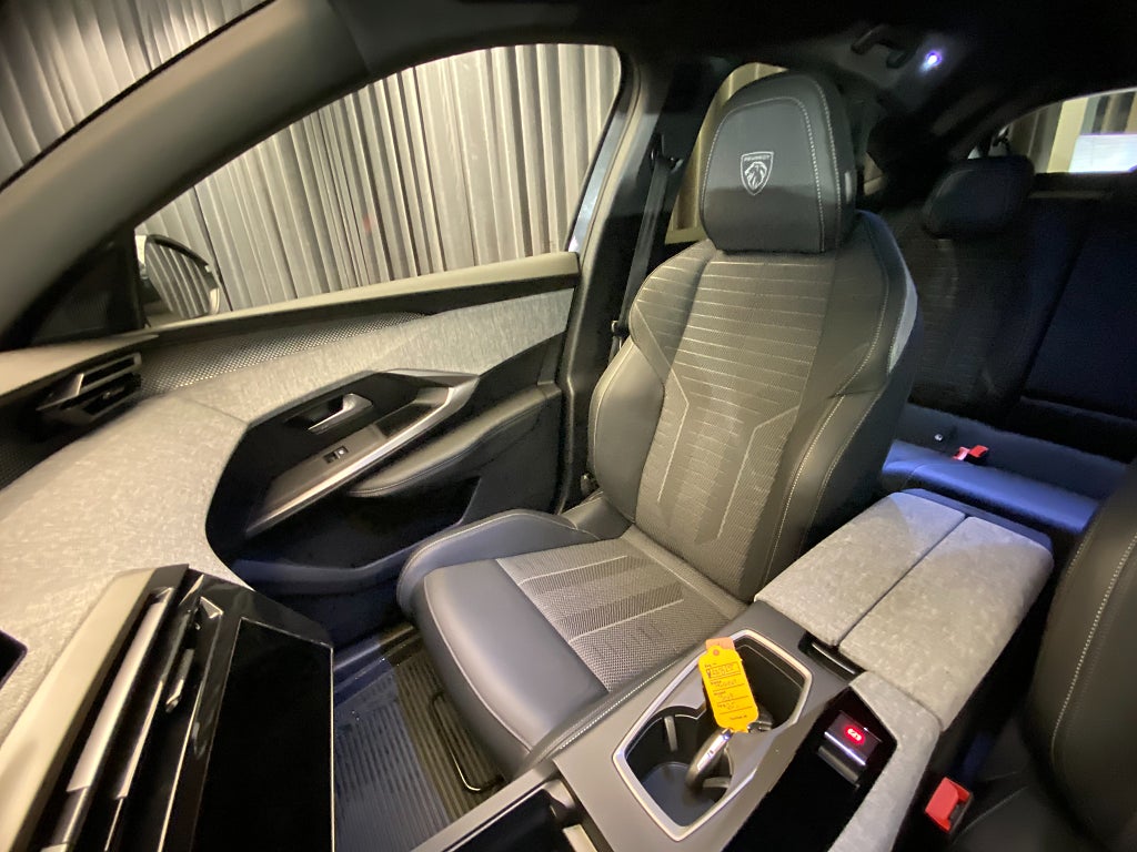 Car Image car-180436-b39825729fece5d42feeae43d78114fa