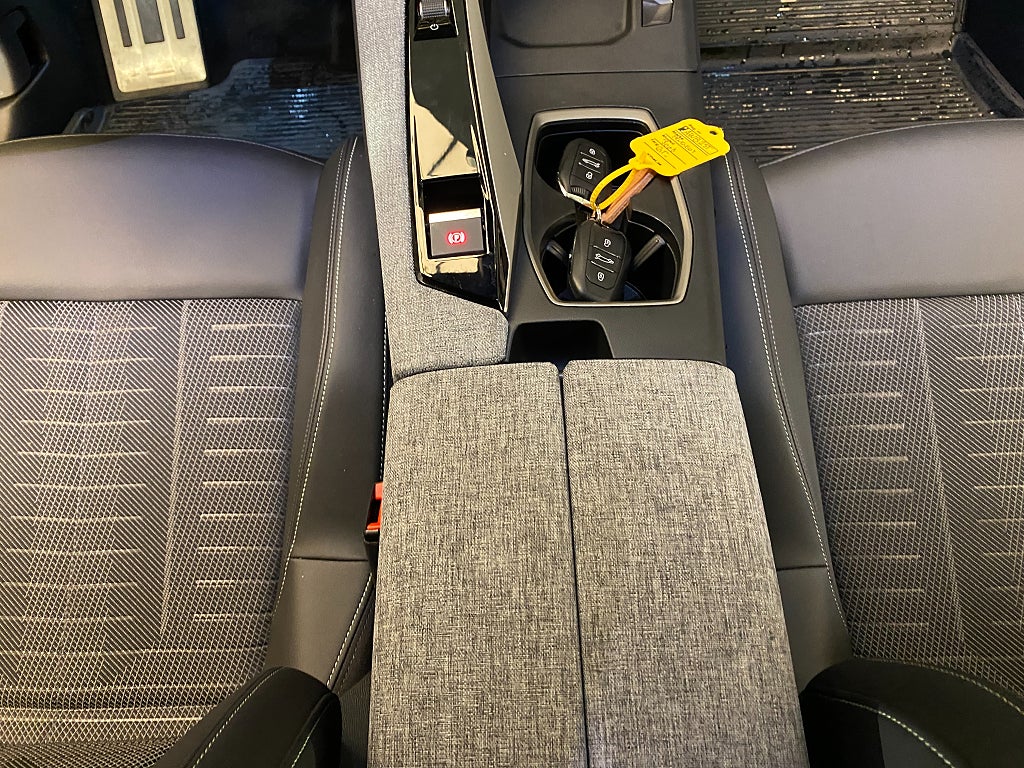 Car Image car-180436-bad6a1ec3d1b8929d3a846370c4796ef